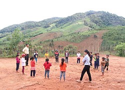 Trao yêu thương, nhân hy vọng với học sinh vùng khó