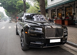 Rolls-Royce Cullinan đầu tiên về Việt Nam với phong cách Black Badge