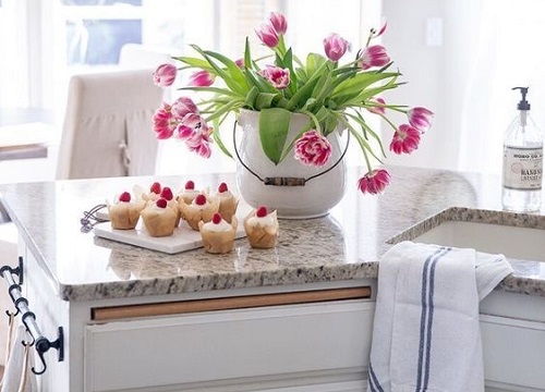 Decor ngôi nhà tràn ngập sắc xuân với những bông hoa tulip