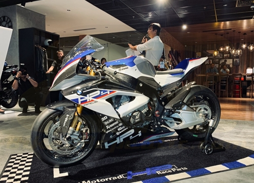 Chi tiết BMW HP4 Race - siêu môtô dàn áo carbon, giới hạn 750 chiếc