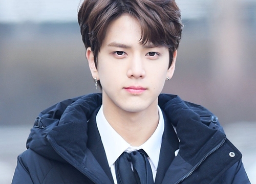 Khoảnh Khắc Hai Siêu Visual V (Bts) Và Younghoon (The Boyz) Gặp Nhau Viral  Trên Mạng Xã Hội - Nhạc Quốc Tế - Việt Giải Trí