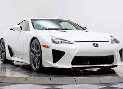 Lexus LFA mà Paris Hilton từng sở hữu đang bán với giá 500.000 USD