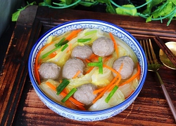 Đã mưa lạnh lại còn bận rộn, tối về tôi nấu mỗi nồi canh cải thảo bò viên là cả nhà xì xụp vừa ngon vừa đầm ấm