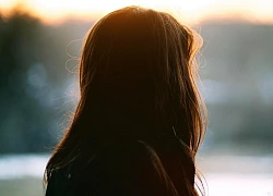 Đấu tranh mãi bố mẹ mới cho cưới vậy mà đúng đêm tân hôn cô dâu lại ôm váy chạy khỏi nhà chồng vì nghe câu: "Phối hợp ăn ý thì 10 tỷ đó cưa đôi"