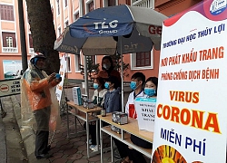 ĐH Thủy lợi phát khẩu trang, nước rửa tay miễn phí phòng virus corona