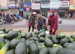 Dịch virus Corona: Mua dưa hấu ủng hộ, ăn thêm 1 miếng cũng tốt!