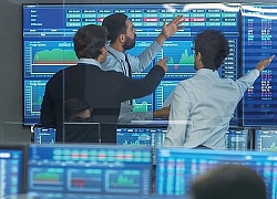 Giữa thời dịch bệnh, cổ phiếu dược hết tăng sốc đến giảm sâu