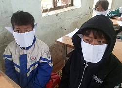 Hình ảnh học sinh đeo khẩu trang giấy phòng dịch corona