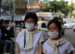 Không mua được khẩu trang vì 'cháy hàng', cụ bà khóc nức nở và phản ứng bất ngờ từ người xa lạ