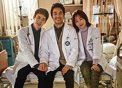 'Người thầy y đức 2' tập 19: Căng thẳng đẩy lên cao, thầy Kim đáng kính của chúng ta có nguy cơ không thể tiếp tục nghề y