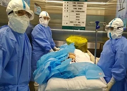 Những hình ảnh đặc biệt trong 1 ca mổ lấy thai cho sản phụ bị nhiễm virus corona