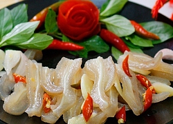 Cùng nhâm nhi tai heo xào cay vào những ngày mưa nắng bất chợt