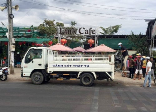 43 người đá gà trong quán cà phê