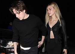 Bạn gái ăn mặc xuyên thấu dự tiệc cùng Brooklyn Beckham