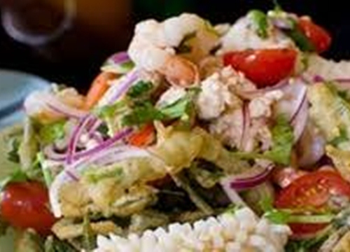 Bí quyết làm salad mực hấp dẫn cho bữa ăn gia đình thêm độc đáo