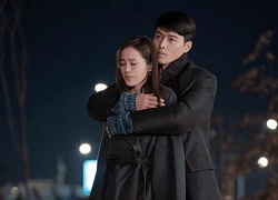 &#8216;Crash Landing On You&#8217;: Sốc với &#8216;bàn tay hư hỏng&#8217; của Hyun Bin thản nhiên đặt lên vòng 1 Son Ye Jin