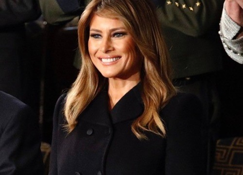 Mặc đẹp, nhưng tại sao trang phục của bà Melania Trump vẫn bị soi mói?