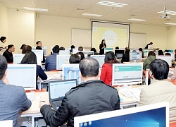 Nghỉ vì virus Corona, sinh viên Đại học Kinh tế Quốc dân chuyển sang hình thức học online Blended learning