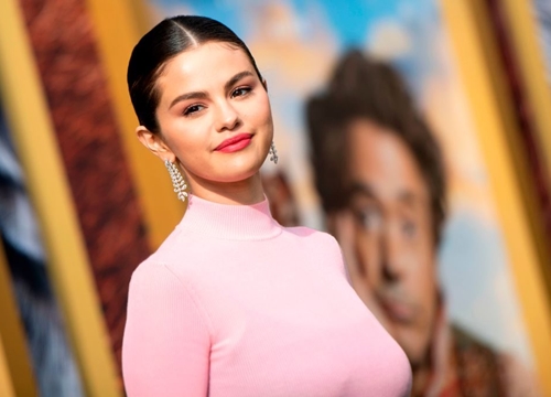 Selena Gomez cảm thấy rùng mình khi nhớ lại thuở đầu tiên đi hát: Ai cũng có một quá khứ đáng quên