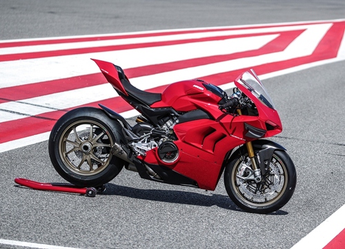 Ducati ra mắt V4 S Performance với cánh gió carbon