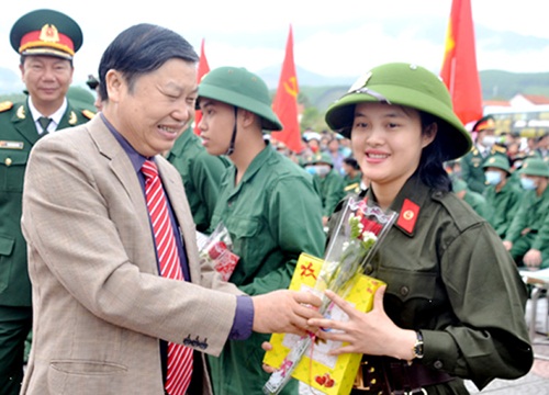 Hơn 1.300 thanh niên lên đường nhập ngũ