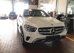 Mercedes-Benz GLC 200 phiên bản mới bất ngờ có mặt tại đại lý, chờ ngày mở bán chính thức