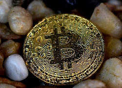 Bitcoin bùng nổ, vốn hóa thị trường tiền ảo vượt 300 tỷ USD