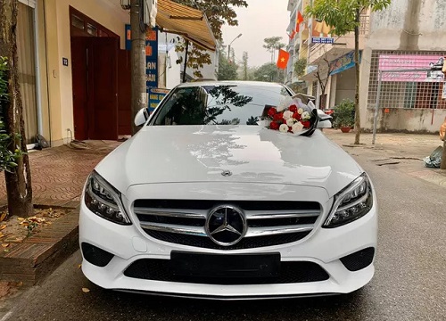 Chồng nhà người ta: Mua Mercedes-Benz C 200 gần 1,5 tỷ tặng vợ dịp Valentine, nhất định chọn màu vợ thích và 'ship' đến tận cửa nhà để tạo bất ngờ