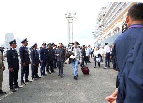 Du khách tàu MS Westerdam xuống cảng Cambodia trở về nước