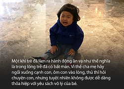 Đứa trẻ nằm khóc ăn vạ một mình cả tiếng bên đường, ai cũng tưởng bé bị bỏ rơi nhưng sự thật lại không ngờ