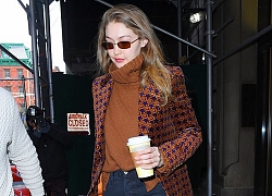 Gigi Hadid mặc quần "rách" sành điệu ra phố sau khi tái hợp bạn trai