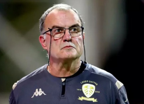 HLV Marcelo Bielsa bị tiết lộ thói quen khỏa thân sau mỗi trận thua