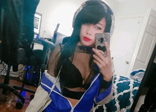 Kaia: Streamer, Cosplayer vừa chơi game giỏi, xinh đẹp lại còn biết giúp fan phát hiện ra "cặp sừng" vừa to vừa dài