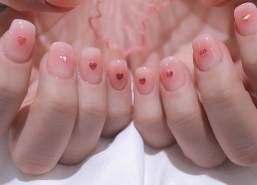 Nail hồng xinh nức nở thế này, các nàng diện đi chơi Valentine thì chỉ có điểm 10 xuất sắc