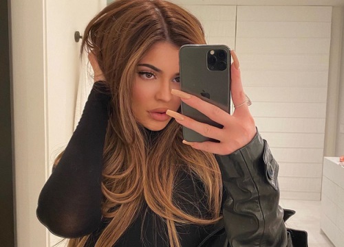 Nữ tỷ phú sexy nhất Hollywood Kylie Jenner lột xác khác lạ với mái tóc mới: Đã xinh đẹp giờ càng thăng hạng chóng mặt!