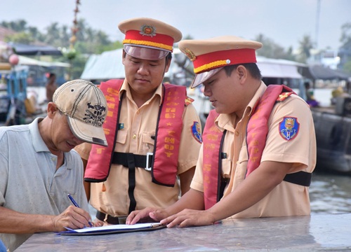 Quyết liệt thực hiện các giải pháp đảm bảo trật tự, an toàn giao thông đường thủy nội địa