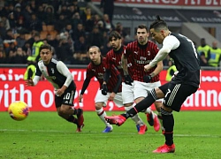 Ronaldo cứu Juventus thoát thua Milan: Thầy Ibra "sôi máu" kể tội trọng tài