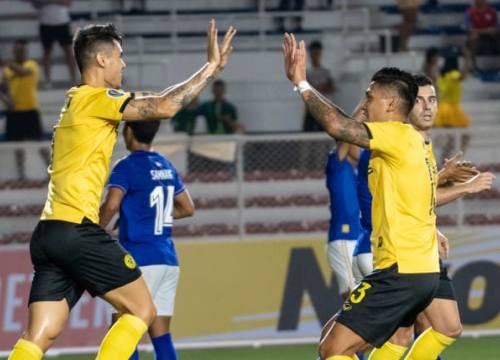 Sửng sốt AFC Cup: SAO lạ tái hiện "bàn tay của Chúa" qua mặt trọng tài