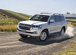 Toyota Land Cruiser ra mắt bản đặc biệt như xe sang, vẫn 'lười' không tung thế hệ mới