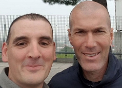 Zidane chụp ảnh cùng CĐV sau va chạm giao thông