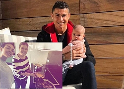 Bạn gái nấu ăn với mẹ C. Ronaldo