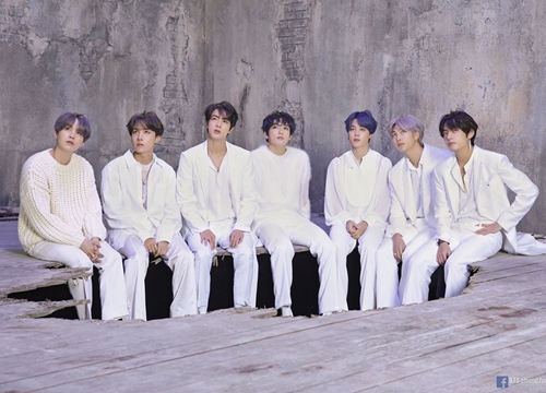 BTS hé lộ tracklist album sắp tới, Sia là "trùm cuối" tiếp theo kết hợp trong ca khúc chủ đề, xuất hiện ca khúc liên quan tới thời... debut?