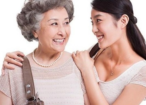 Con gái bị mẹ đẻ chê 'bất hiếu' vì 'tội' chăm chút cho nhà chồng