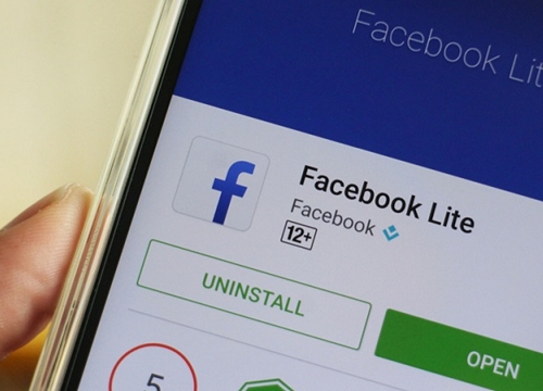 Facebook Lite cho Android bắt đầu nhận được chế độ tối trước cả phiên bản chính