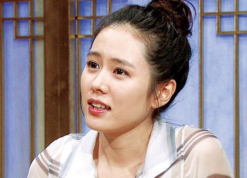 Son Ye Jin được lục lại hình ảnh đi show cách đây 12 năm, fan thốt lên: "Thời gian bỏ quên cô ấy rồi à?"