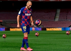 Braithwaite biểu diễn thảm họa trong lễ ra mắt Barca