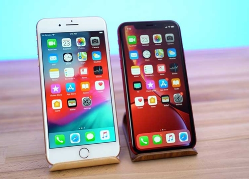 Chênh nhau 1 triệu, bạn nên mua iPhone XR hay iPhone 8 Plus?