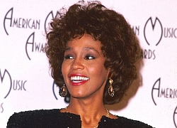 "Hồi sinh" diva huyền thoại để... đi tour, quản lí của Whitney Houston bị ném đá kịch liệt!