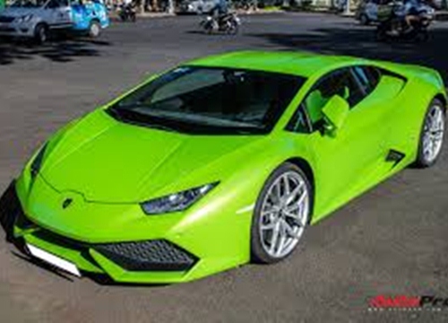 Phan Thành cầm lái Lamborghini Huracan 'khó bắt gặp nhất Việt Nam' dạo phố