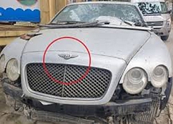 'Siêu phẩm' một thời Bentley Continental xuất hiện trên phố Hà Nội trong tình trạng vỡ nát, vài chi tiết còn sót lại gây ngạc nhiên